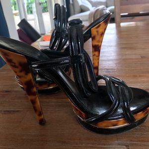 Gucci Metallic Black Leather Orchid Twist Detail